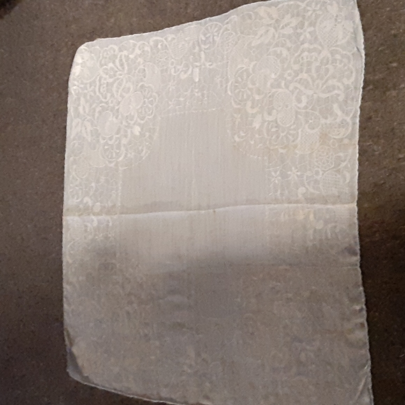 Vintage 4 piece set hankies - Picture 5 of 5